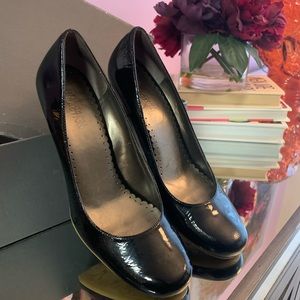 Kenneth Cole black low heel pump